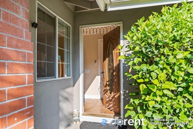 Building Photo - 463 Tovar Dr