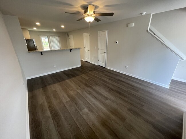 Foto del edificio - 1059 Peony Ln