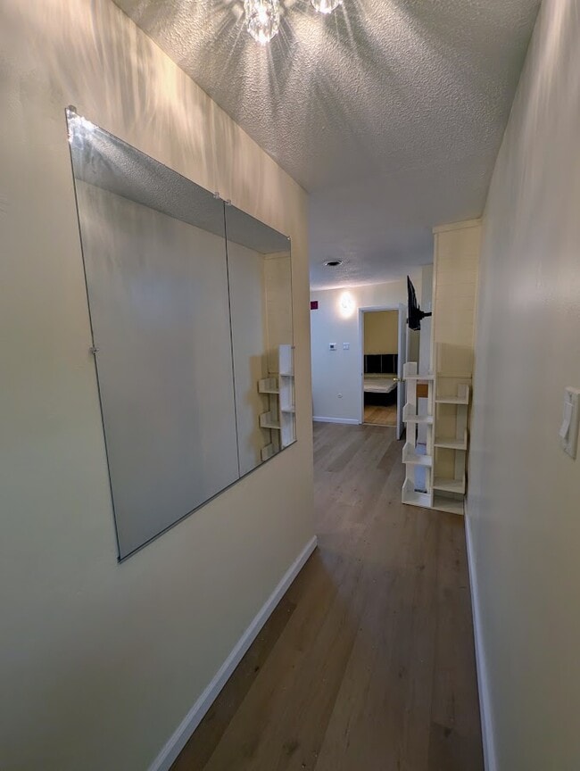 Foyer - 5523 Ellsworth Ave