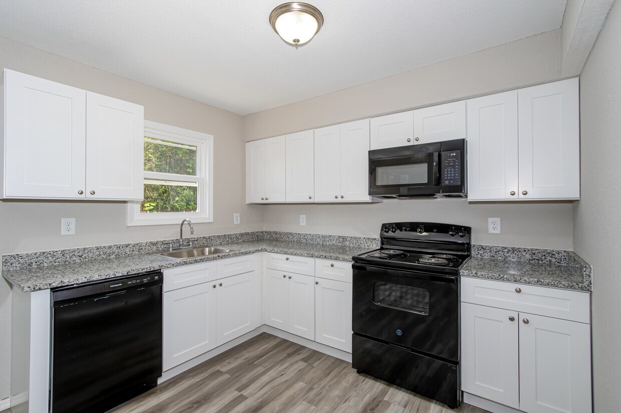 211 S Mulberry St, Statesboro, GA 30458 Apartments in Statesboro, GA