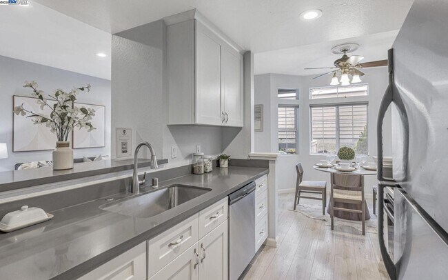 Foto del edificio - 7595 Canyon Meadows Cir