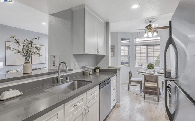 Building Photo - 7595 Canyon Meadows Cir