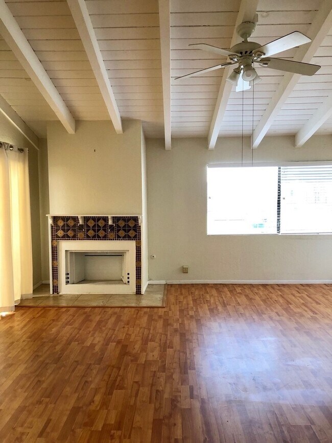 Foto del edificio - Pierpont Beach Home