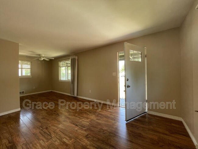Building Photo - 1580 Taft St