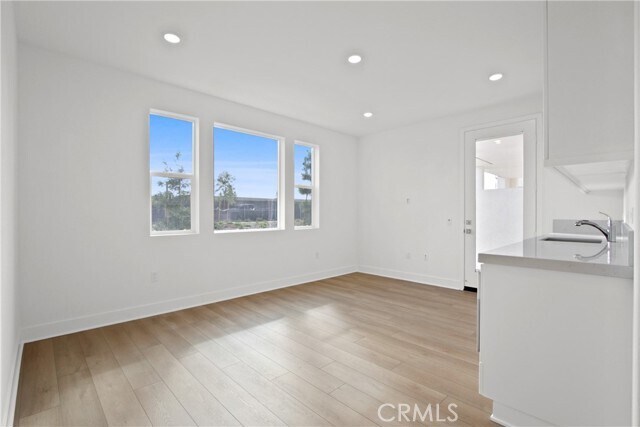 Building Photo - 409 Junco