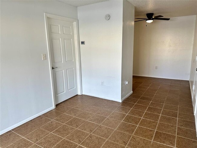 Foto del edificio - 946 N Lake Destiny Rd