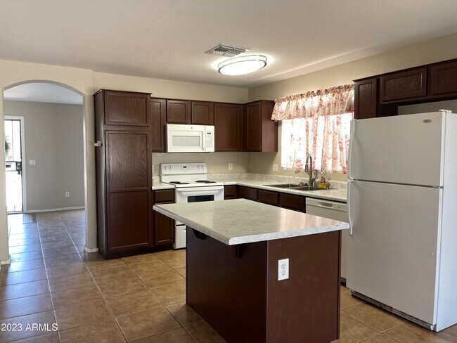 Foto del edificio - 6046 W Warner St