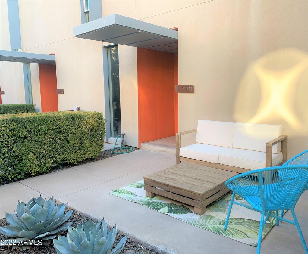 Primary Photo - 7047 E Earll Dr