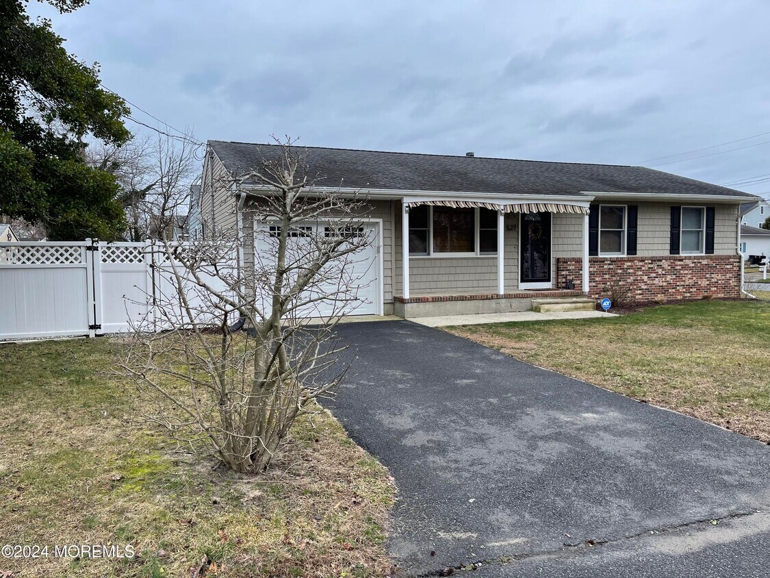 527 Delaware Ave, Point Pleasant Beach, NJ 08742 House Rental in