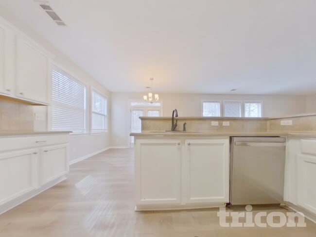 Foto del edificio - 5275 Argyll Ln