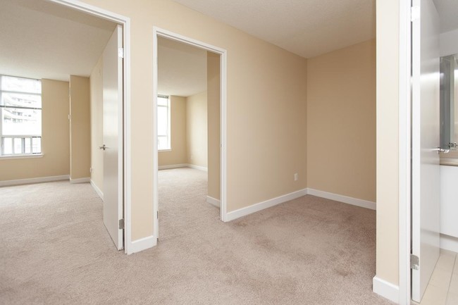Interior Photo - Uptown Towers I & II
