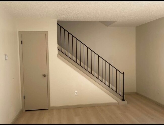 Building Photo - 11707 N Francis Ave