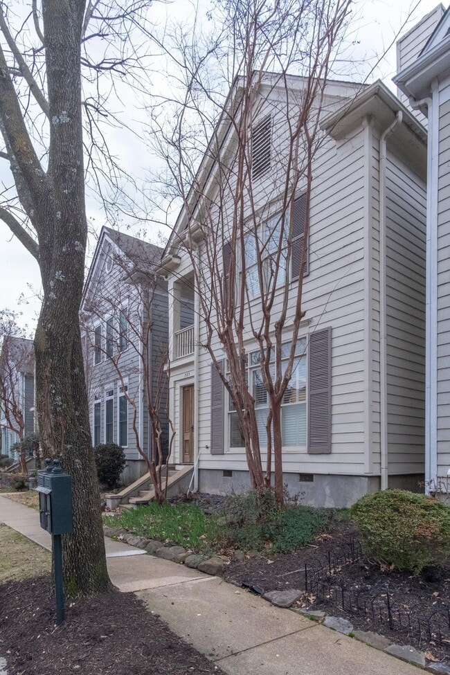 Building Photo - 525 Rienzi Dr