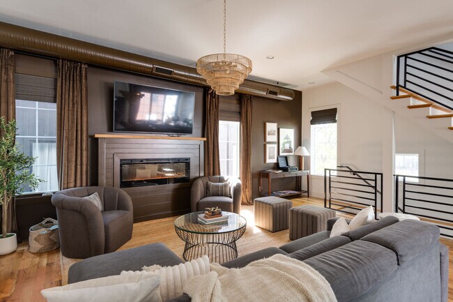 Building Photo - 1113 Wade Ave