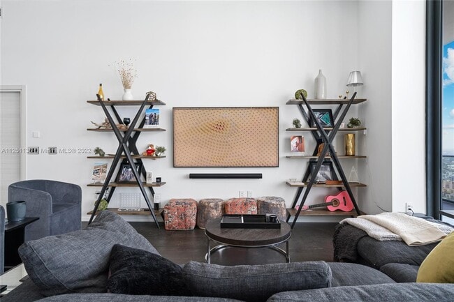 Building Photo - 801 S Miami Ave