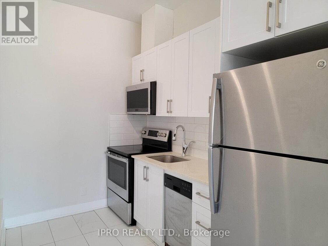 Photo principale - 1807-1807 Eglinton Ave W