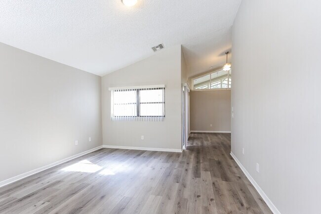 Foto del edificio - 154 Chelsea Ct
