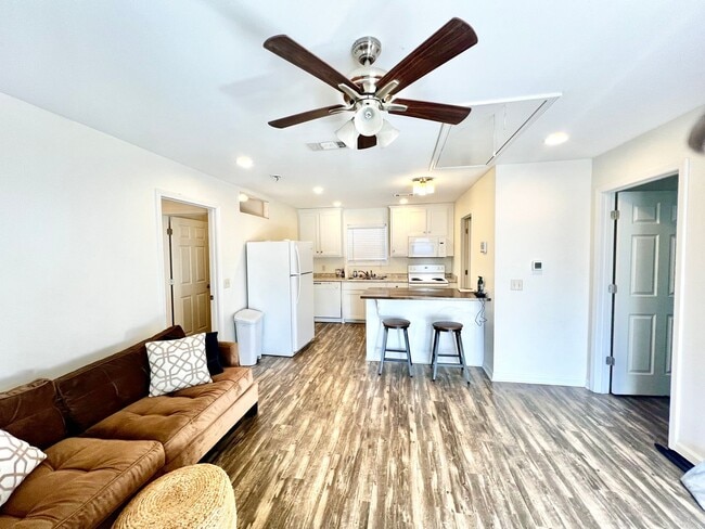 Building Photo - 302 Corman Ave