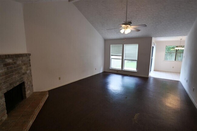 Building Photo - 10122 Emerald Oaks Dr
