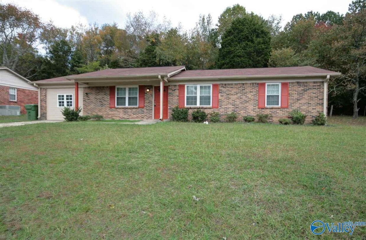 Foto principal - 3414 Deerfield Rd NW