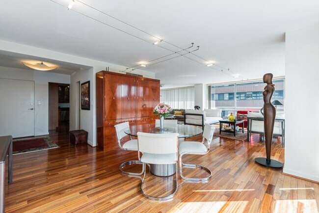 Foto del edificio - 320 W Oakdale Ave