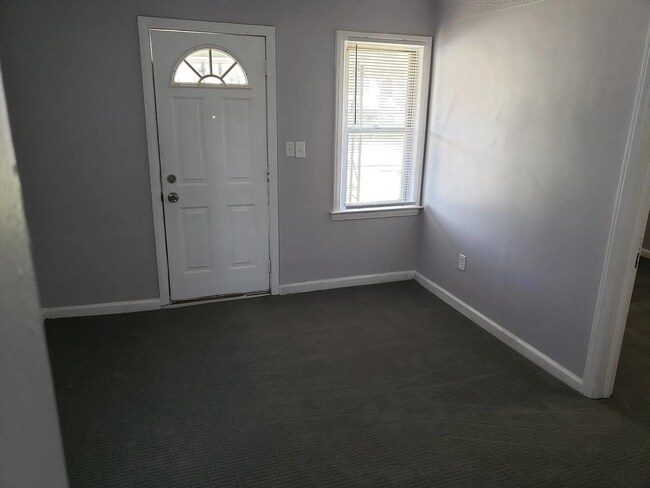 Foto del edificio - Your Cozy 2-Bedroom Retreat: Fenced Yard, Modern Upgrades & Perfect Location!
