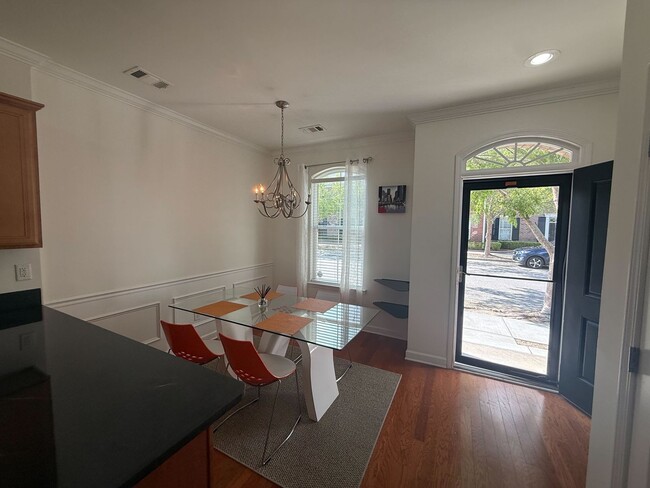 Building Photo - Market Common - 2 Bedroom / 2.5 Bathroom Townhouse