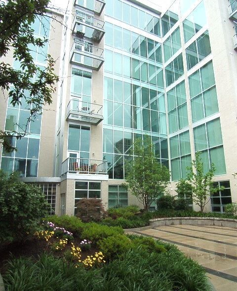 Foto principal - 60 E Spring St