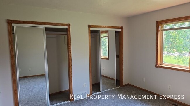 Building Photo - 3205 N Aurora Ave