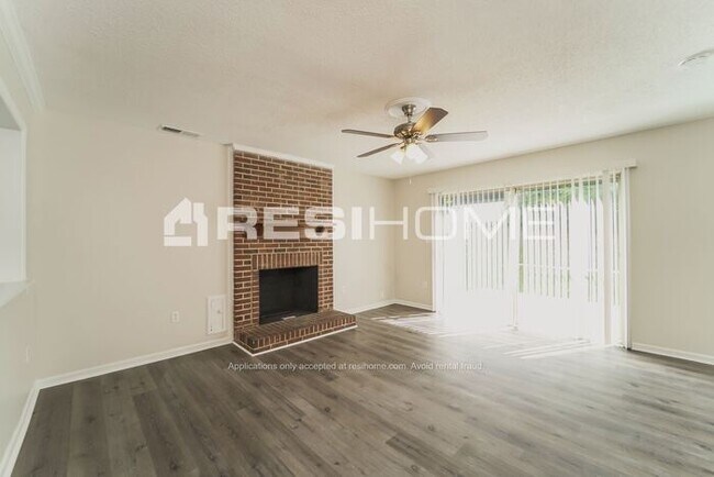 Foto del edificio - 5223 Caradon Dr