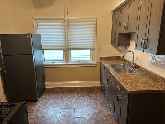 Cocina 3 - 2039 Lewis Dr