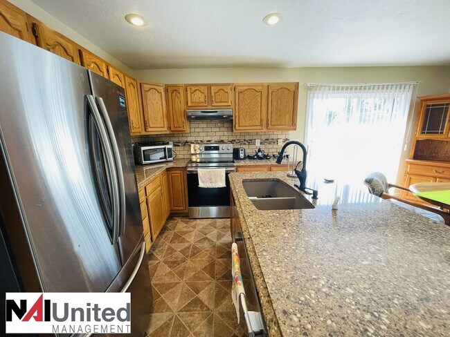 Building Photo - 4 bedroom, 2 bathroom home in Mccook Lake