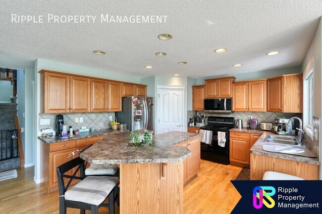 Photo du bâtiment - Modern 3 Beds, 2.5 Baths | Available 09/01...