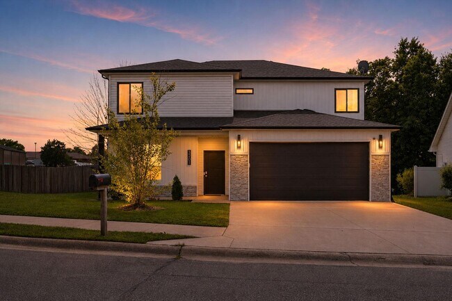 Foto del edificio - 3201 Crestwood Ln