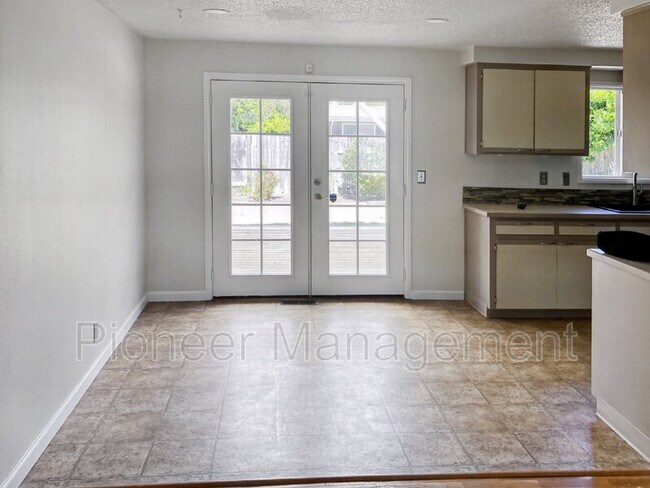 Foto del edificio - 2135 Carmel Ave