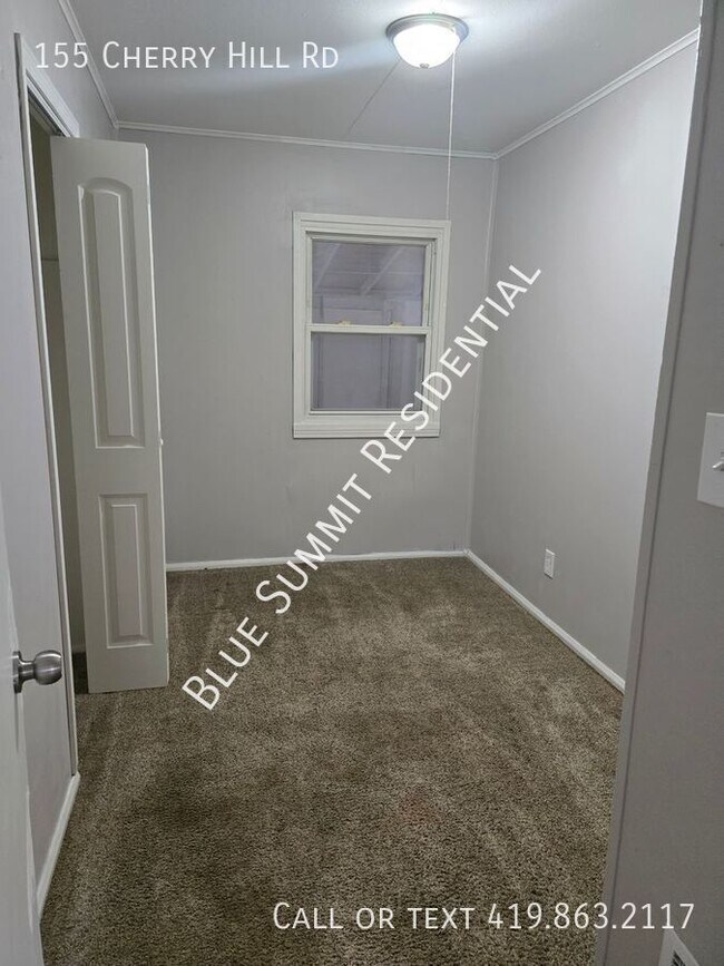 Building Photo - Charming 3-Bedroom Ranch with Detached Gar...