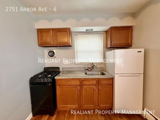 Foto del edificio - 2751 Arbor Ave