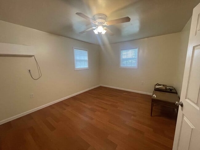 Foto del edificio - 400 N Dillard St