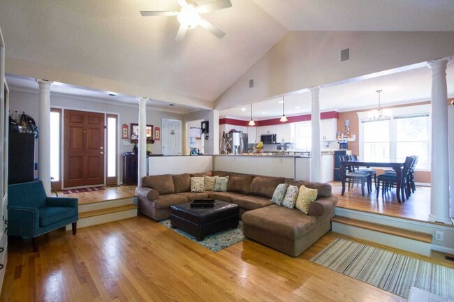 Foto del edificio - 3 bedroom home - great backyard - Lake Jeanette