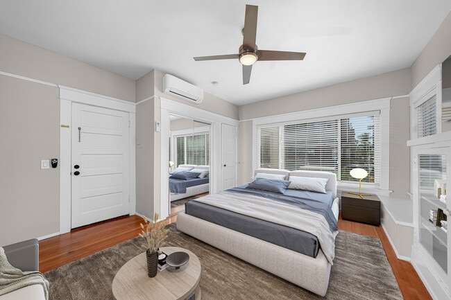 Building Photo - Thorn Collection