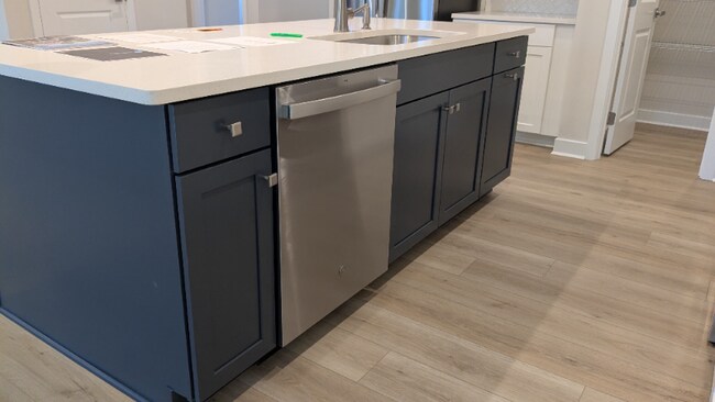 Building Photo - 136 Wood Land Ave