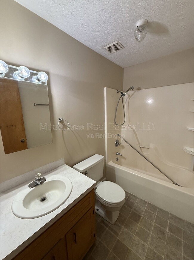 Building Photo - 3715 Panda Ln