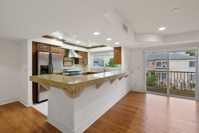 Building Photo - 10390 LA GRANGE Ave