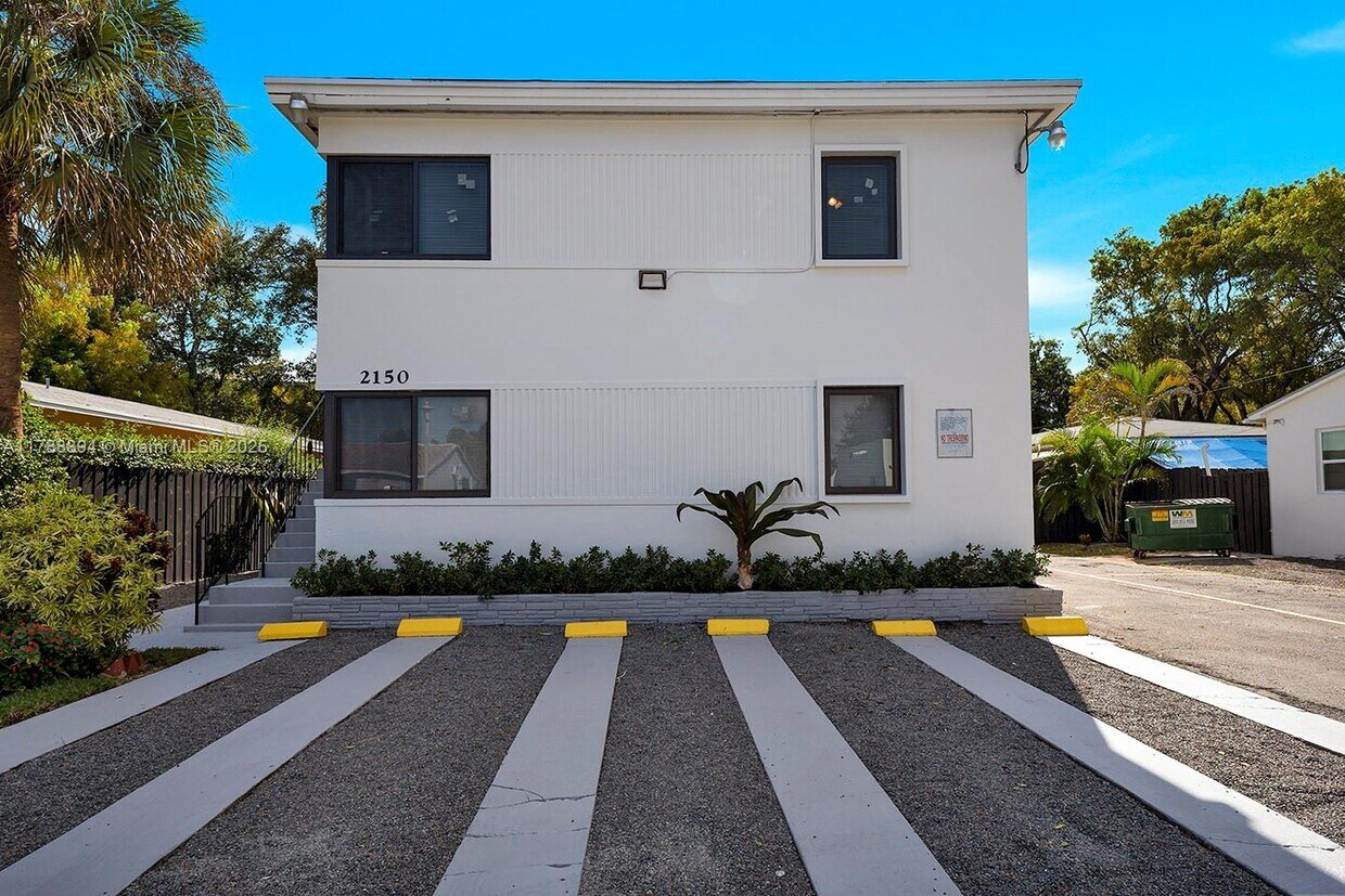 Foto principal - 2150 SW 26th St