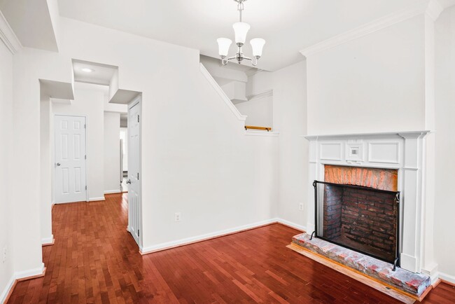 Foto del edificio - Cozy 2 BR 1.5 Ba Townhome by Patterson Park