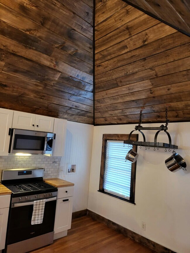 Building Photo - 1482 Cambridge St