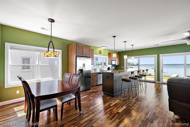 Foto del edificio - 2022 Willow Beach St