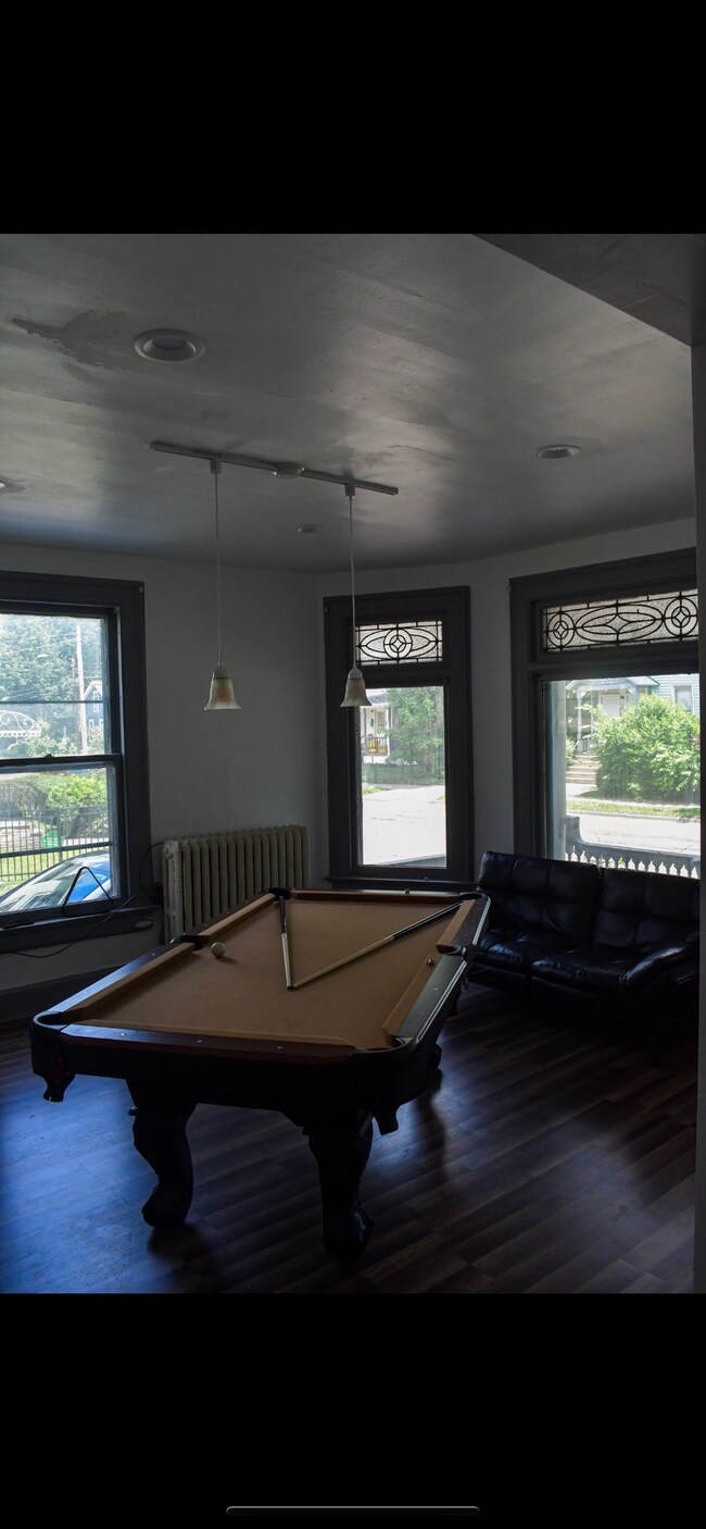 Building Photo - 171 Chapin St