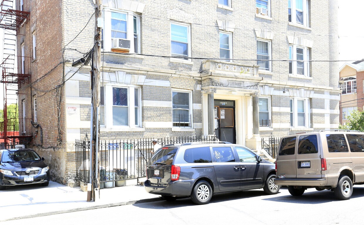 Foto del edificio - 887 E 178th St