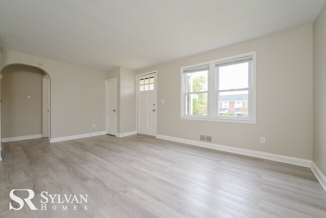 Building Photo - You will love this adorable home